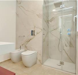 3 bedroom villa with infinity pool, jacuzzi & sauna, Castellammare del Golfo, sleeps 6